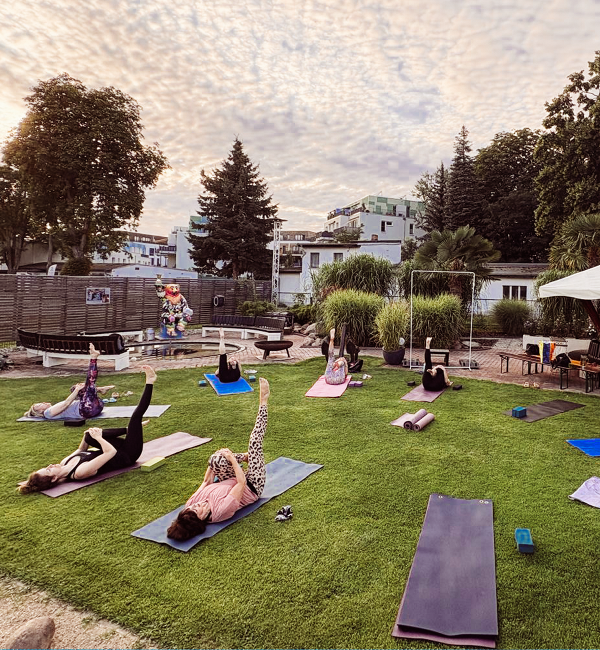 Yoga-Gruppe draussen
